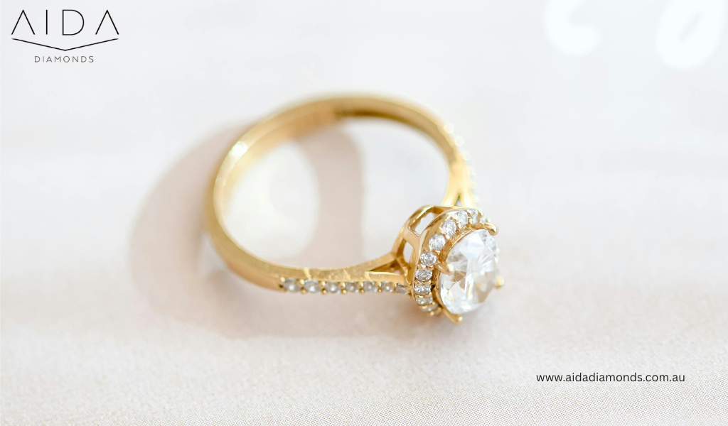 What Makes Round Halo Engagement Rings Sparkle More Than Other Styles?