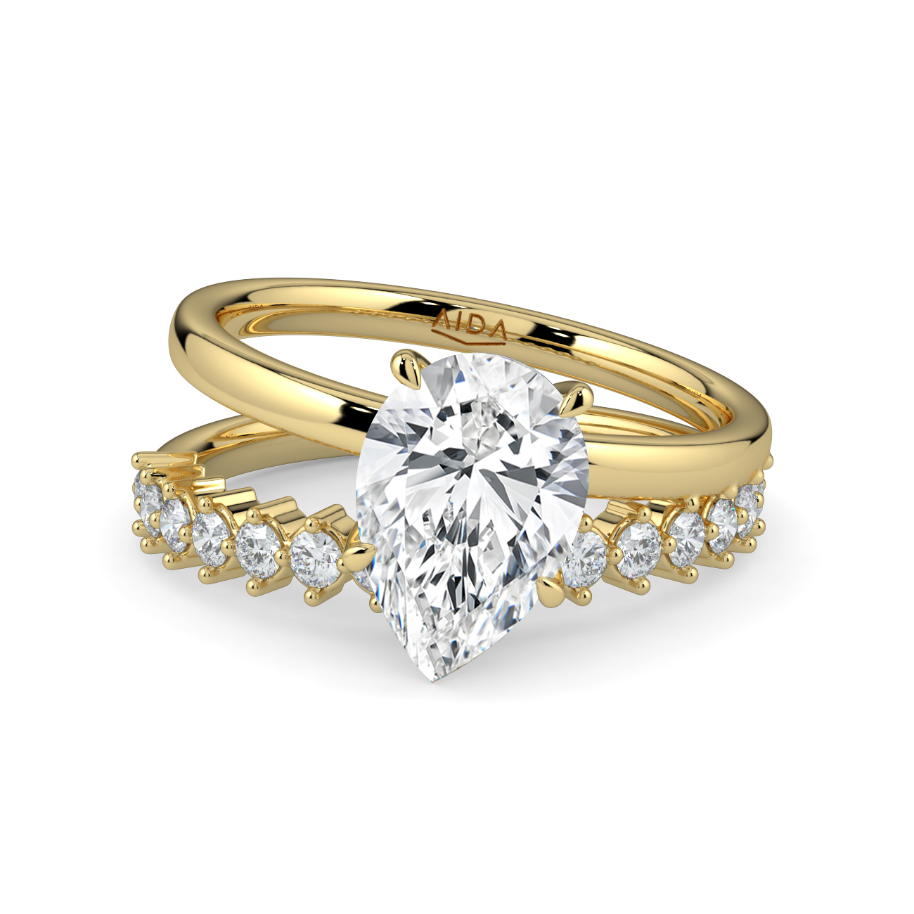 Frida Pear Moissanite
